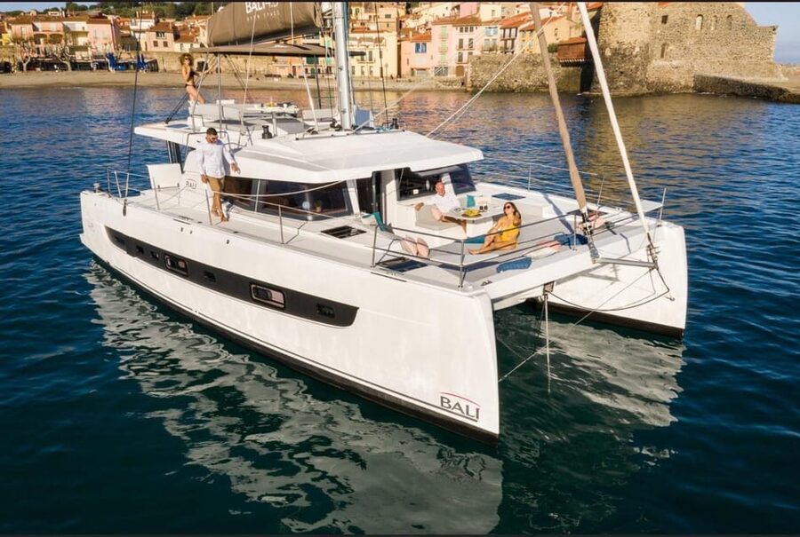 Yacht catamaran trip to the Lavezzi Islands - Swimming with fish: what it feels like on the water